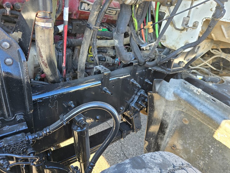 #22366-•-2016-mack-gu713-quad-axle-dump-truck-image-69