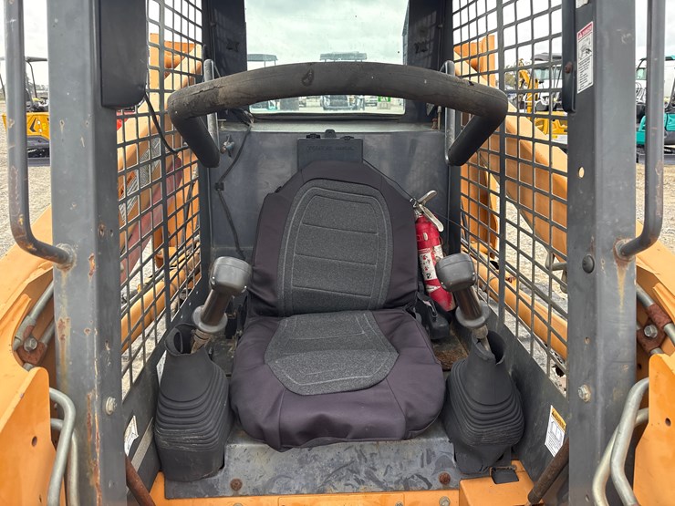 2009-case-420ct-image-24