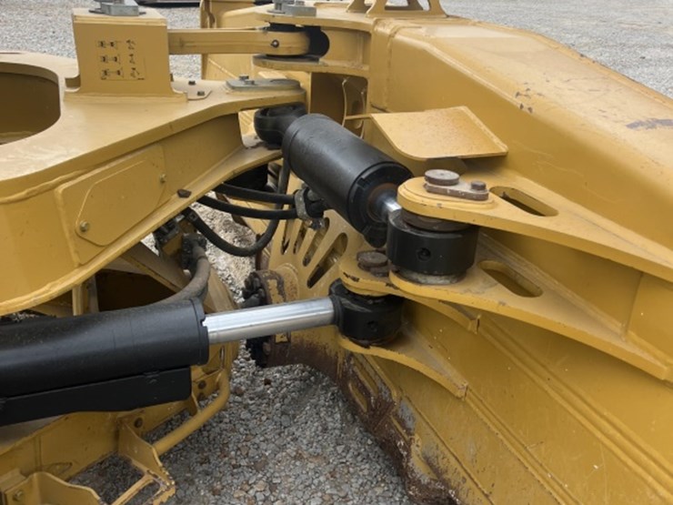 2020-caterpillar-d6-lgp-image-12