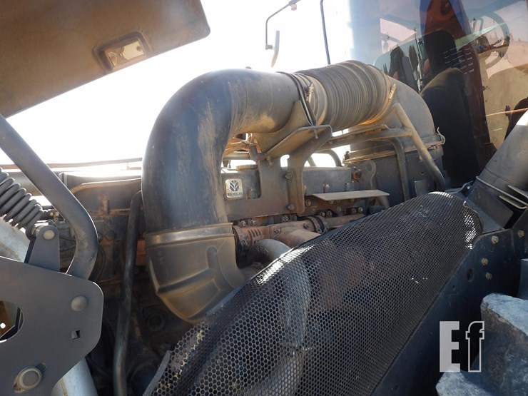 new-holland-t9040-image-25