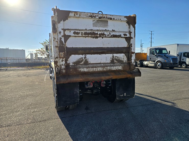 #22366-•-2016-mack-gu713-quad-axle-dump-truck-image-24