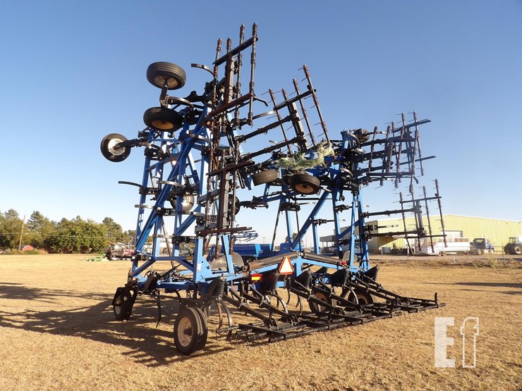 new-holland-st830-image-5