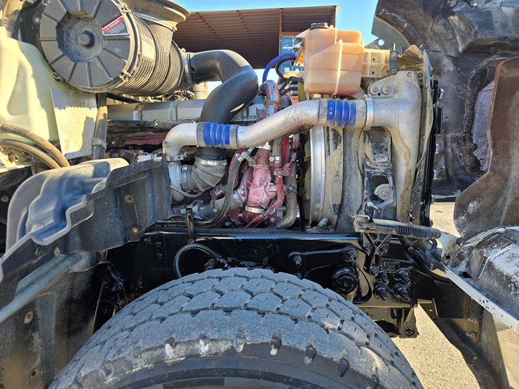 #22366-•-2016-mack-gu713-quad-axle-dump-truck-image-71