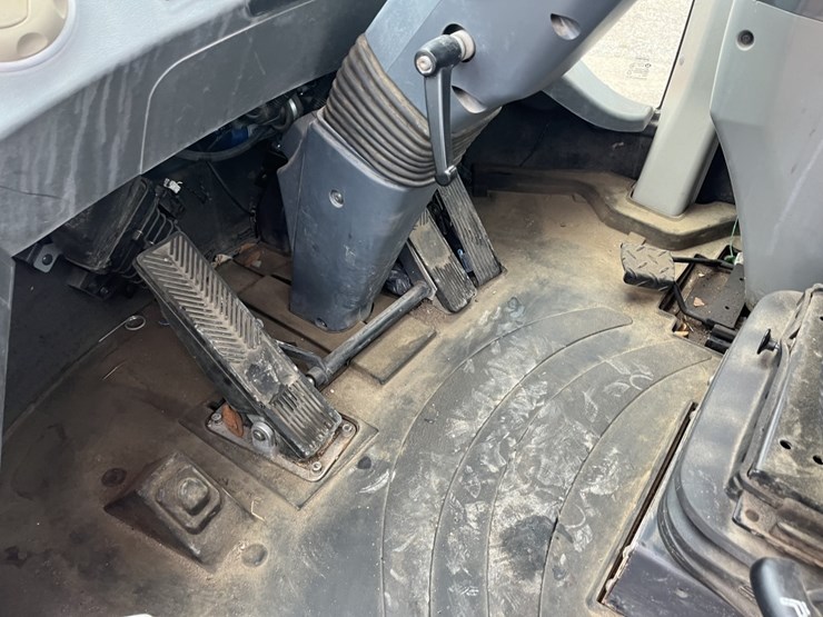 2018-doosan-dl220-3-image-17