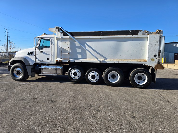 #22366-•-2016-mack-gu713-quad-axle-dump-truck-image-11