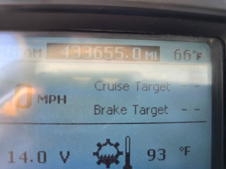 #22366-•-2016-mack-gu713-quad-axle-dump-truck-image-106