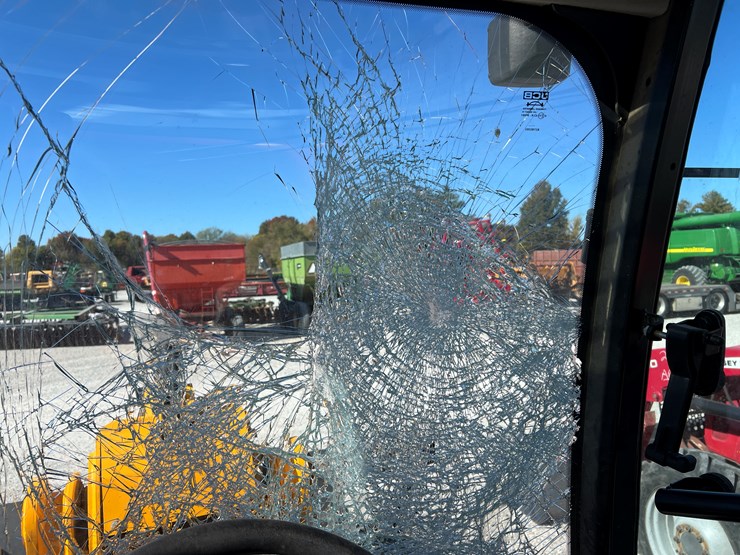 2022-jcb-tm220-image-10