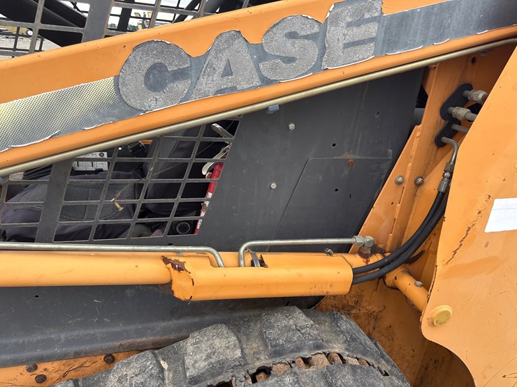 2009-case-420ct-image-23