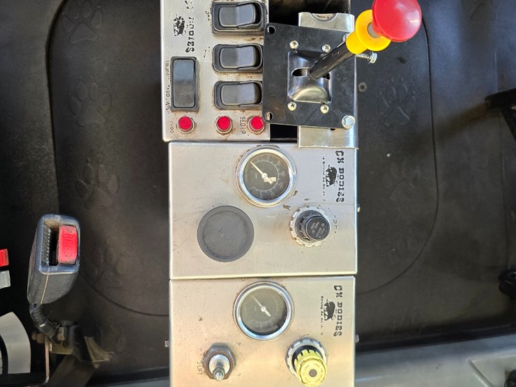 #22366-•-2016-mack-gu713-quad-axle-dump-truck-image-93