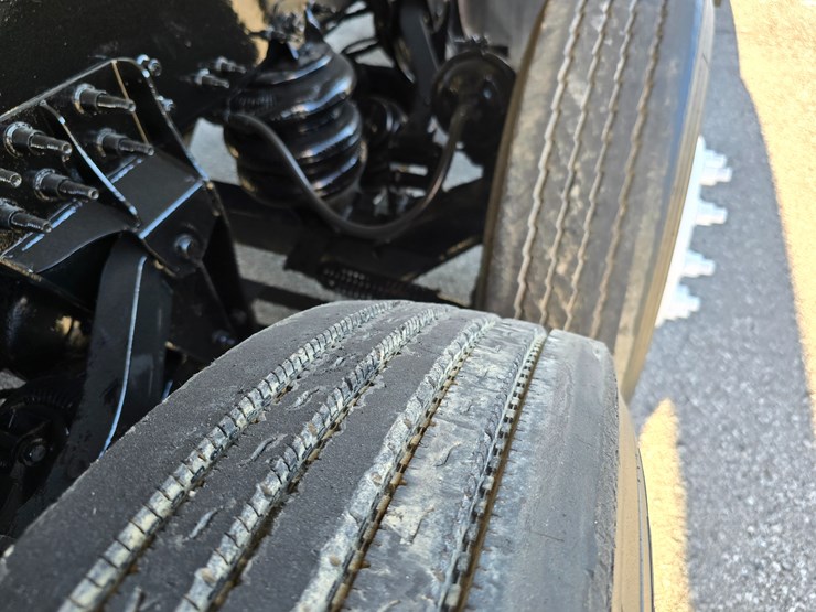 #22366-•-2016-mack-gu713-quad-axle-dump-truck-image-149