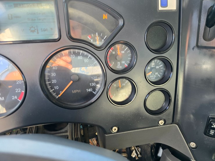 #22366-•-2016-mack-gu713-quad-axle-dump-truck-image-119