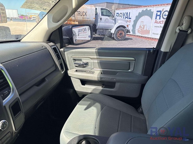 2017-ram-1500-slt-image-15