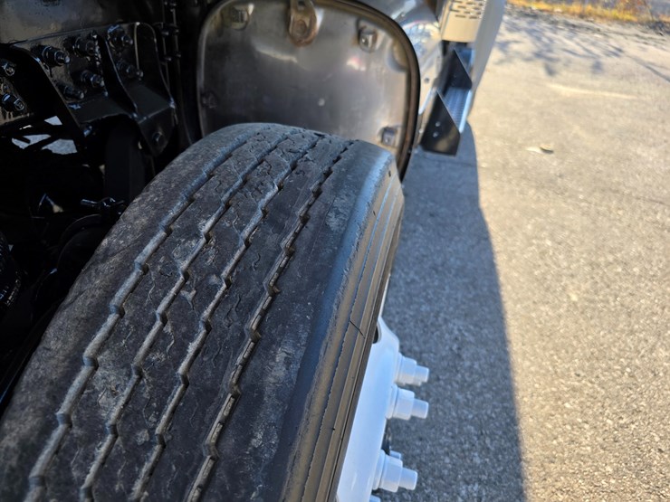 #22366-•-2016-mack-gu713-quad-axle-dump-truck-image-151