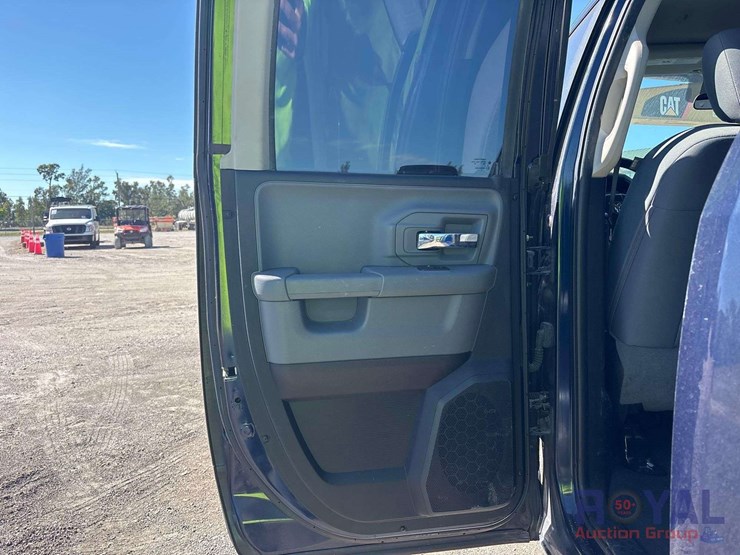 2017-ram-1500-slt-image-16