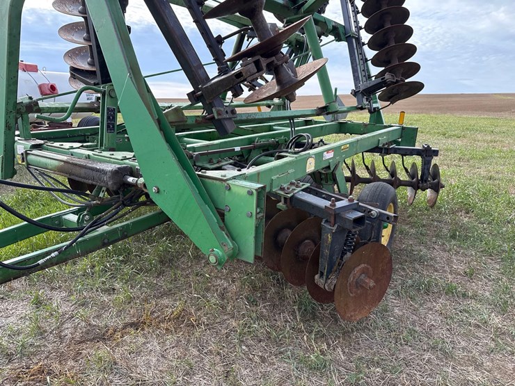 john-deere-235-image-6