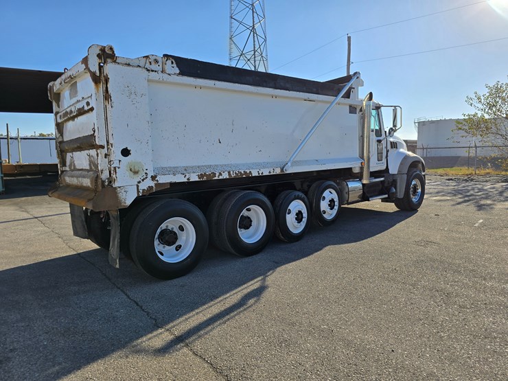 #22366-•-2016-mack-gu713-quad-axle-dump-truck-image-35