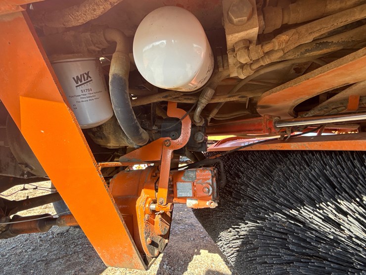 2010-broce-rj350-image-10