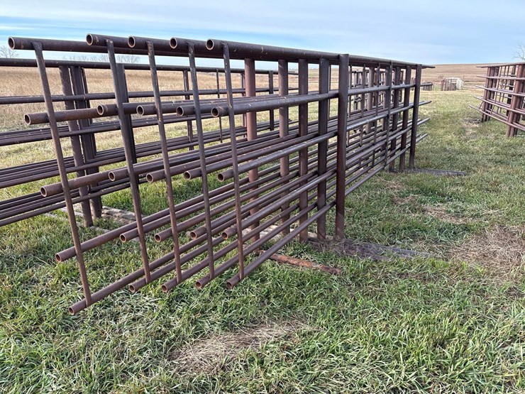 freestanding-continuous-panels-image-1