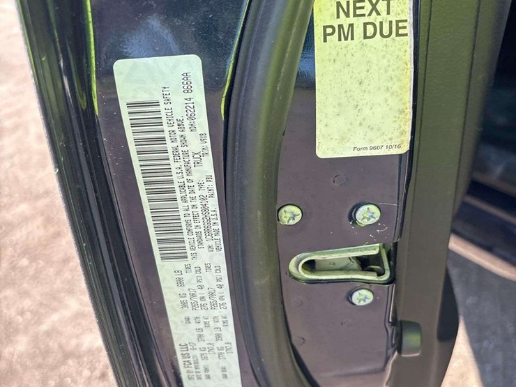 2017-ram-1500-slt-image-4