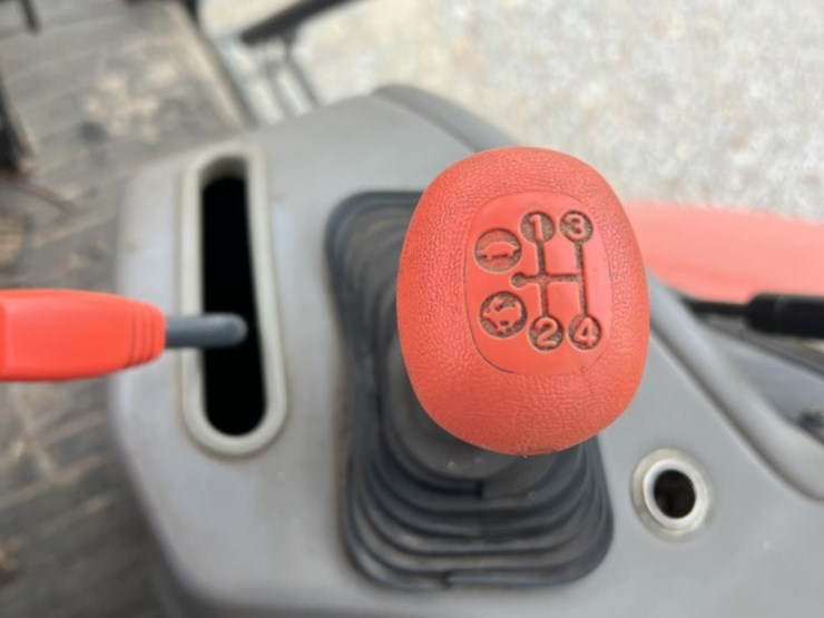 kubota-m108s-image-12