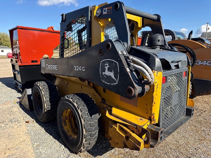 2021-deere-324g-image-4