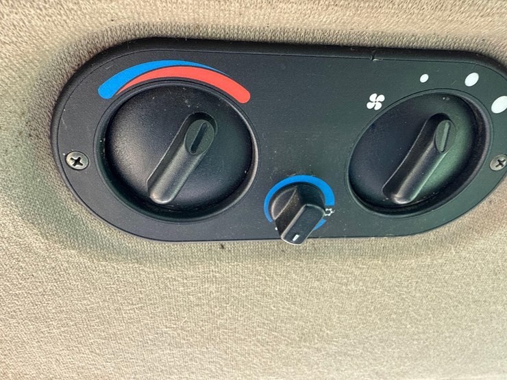 2008-case-ih-l730-image-39