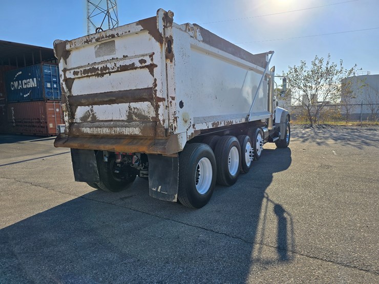 #22366-•-2016-mack-gu713-quad-axle-dump-truck-image-30