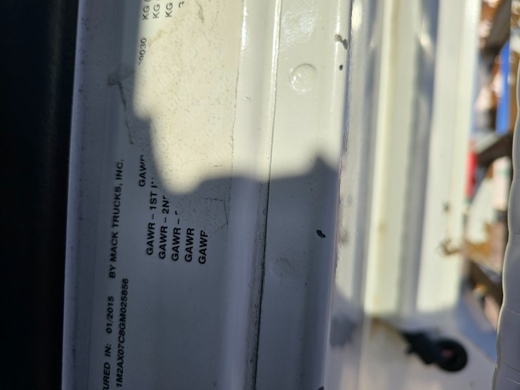 #22366-•-2016-mack-gu713-quad-axle-dump-truck-image-85