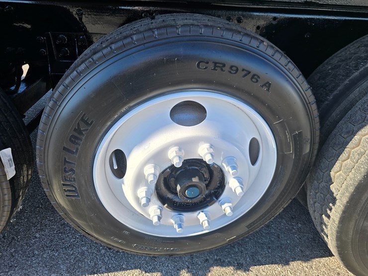 #22366-•-2016-mack-gu713-quad-axle-dump-truck-image-128