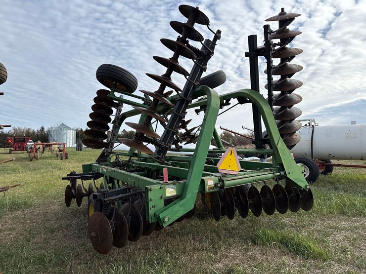 john-deere-235-image-5