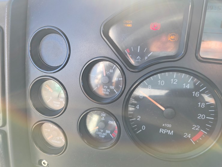 #22366-•-2016-mack-gu713-quad-axle-dump-truck-image-122