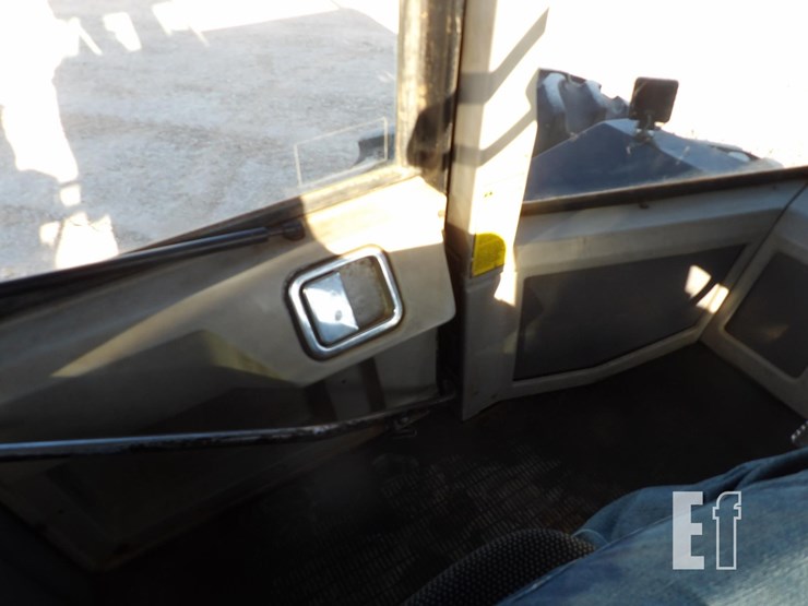 1993-ford-946-image-32