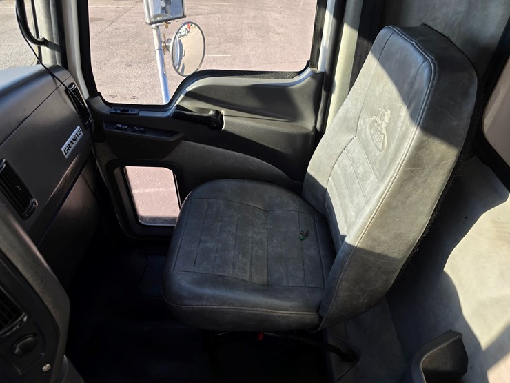 #22366-•-2016-mack-gu713-quad-axle-dump-truck-image-113