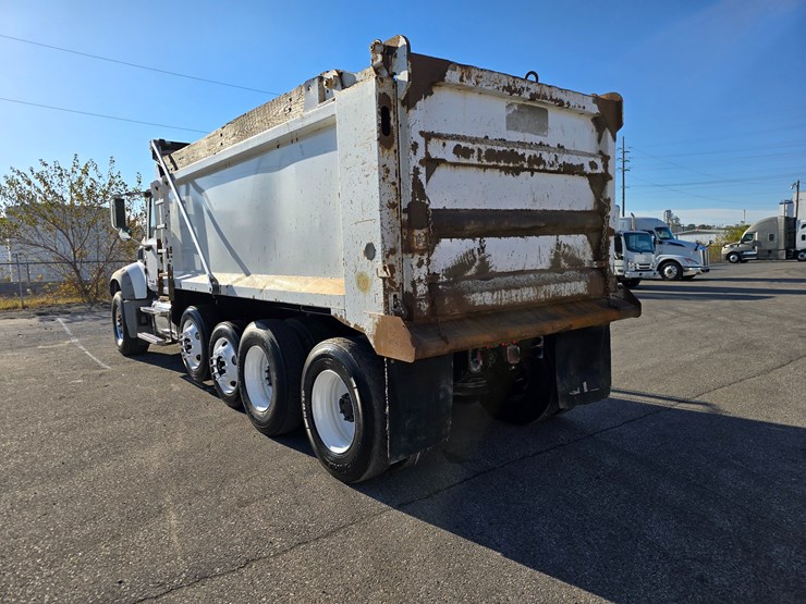 #22366-•-2016-mack-gu713-quad-axle-dump-truck-image-19