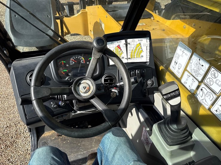 2022-caterpillar-tl1255-image-13