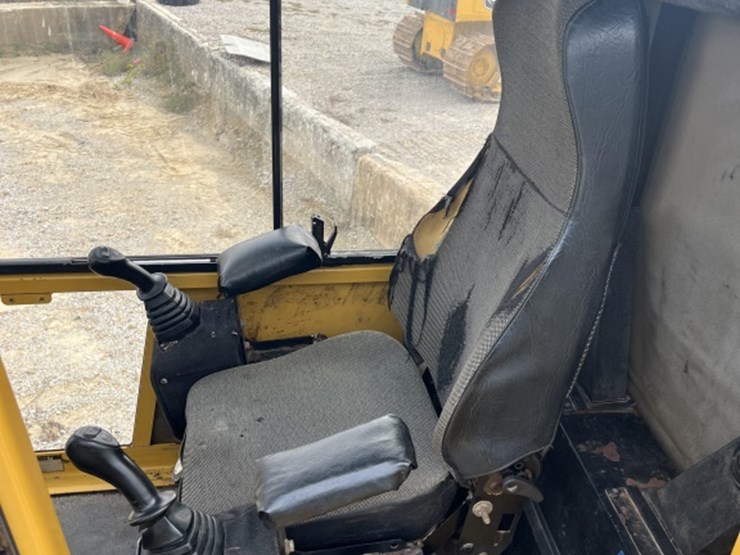 2014-caterpillar-559c-image-13