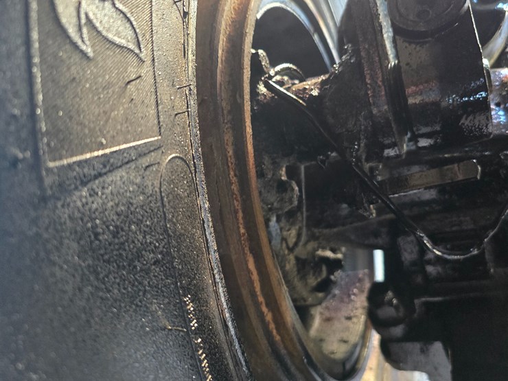 #22366-•-2016-mack-gu713-quad-axle-dump-truck-image-146