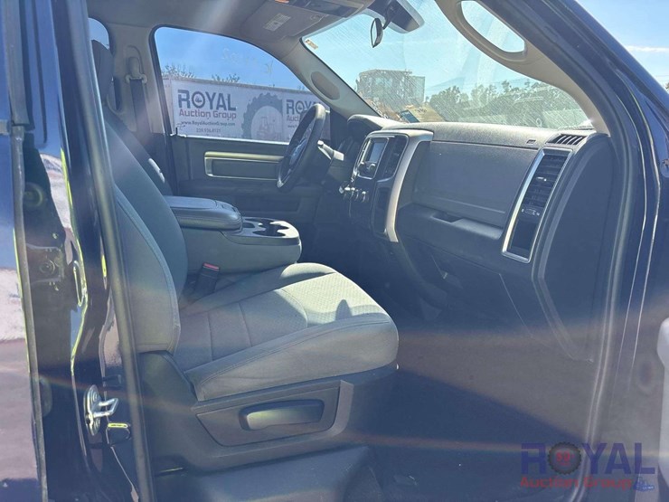 2017-ram-1500-slt-image-22