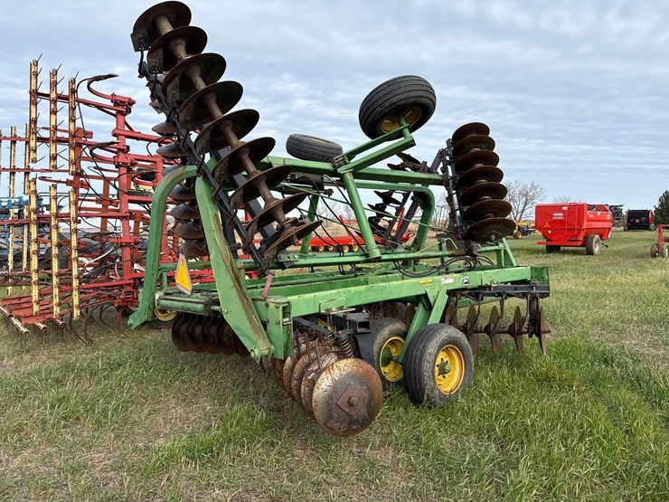 john-deere-235-image-3