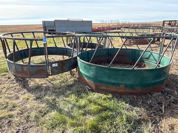 iron-bull-single-bale-feeders-image-2