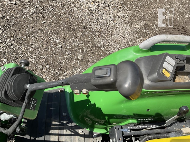 2018-john-deere-3038e-image-21