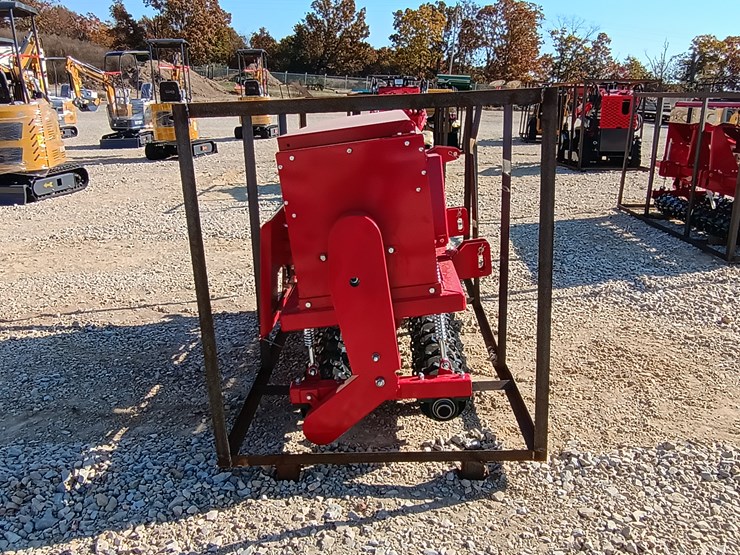 #l59-025-•-agt-seeder-skid-steer-attachment-(3-point)-image-7