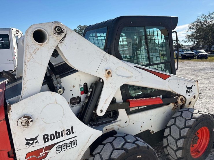 2017-bobcat-s650-image-11