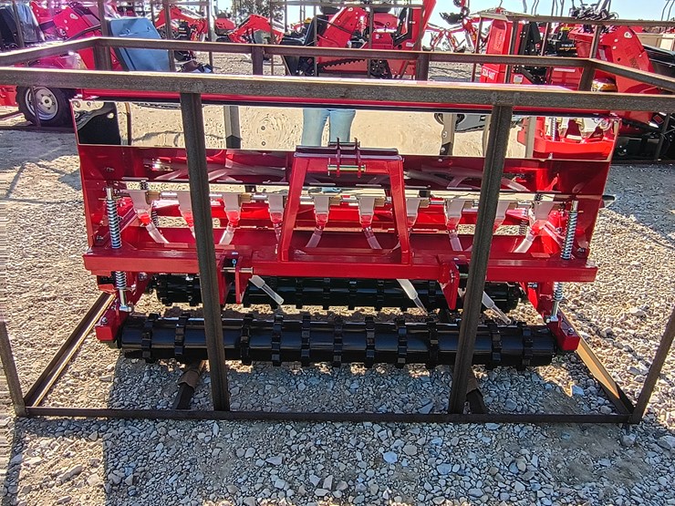 #l59-024-•-agt-seeder-skid-steer-attachment-(3-point)-image-5