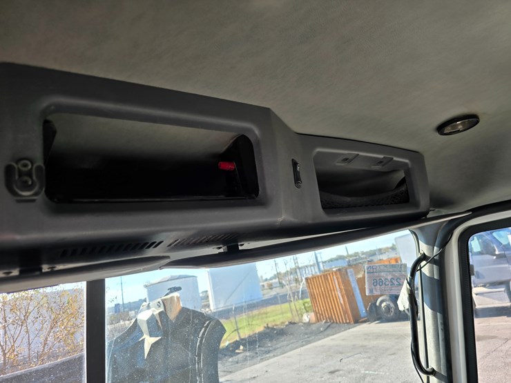 #22366-•-2016-mack-gu713-quad-axle-dump-truck-image-116