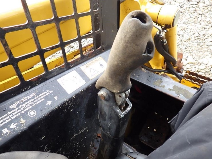 john-deere-317-image-22