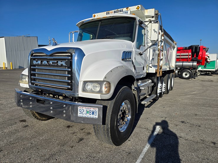 #22366-•-2016-mack-gu713-quad-axle-dump-truck-image-1
