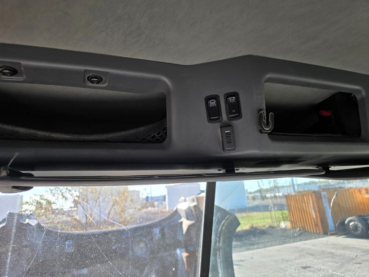 #22366-•-2016-mack-gu713-quad-axle-dump-truck-image-117