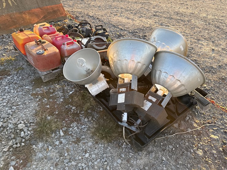 #24816-•-lot-of-power-tools,gas-jugs-&-miscellaneous-image-3