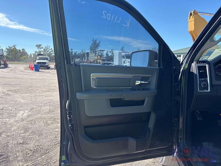 2017-ram-1500-slt-image-9